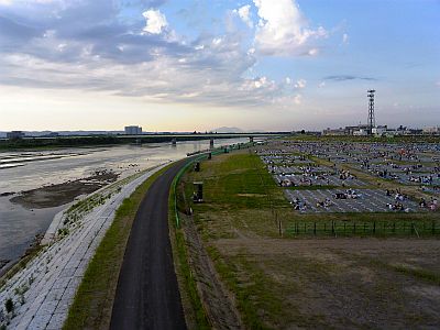 長生橋より整地された右岸を臨む