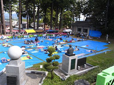 浅原神社境内