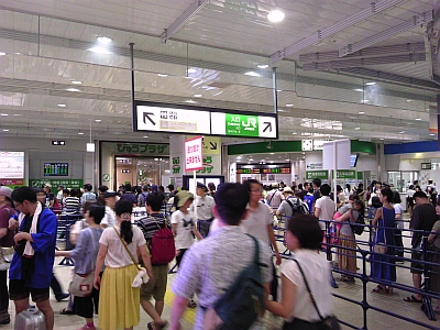 長岡駅券売機前