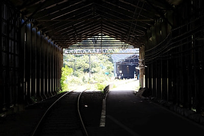 板谷駅を眺める