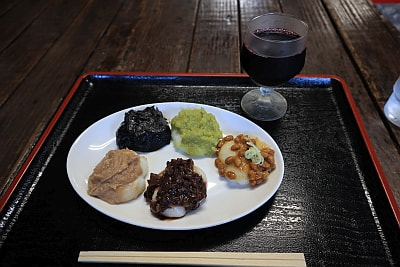 ミックス餅と天然山ブドウ液